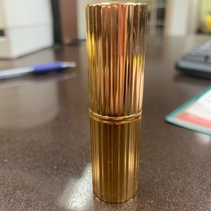 Charlotte Tilbury lipstick in Kim K.W.